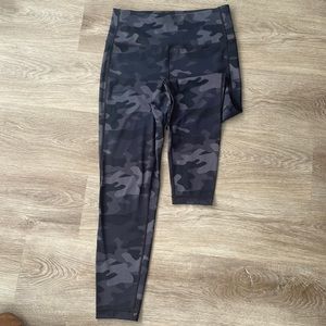 LOLE camo workout leggings. Size medium